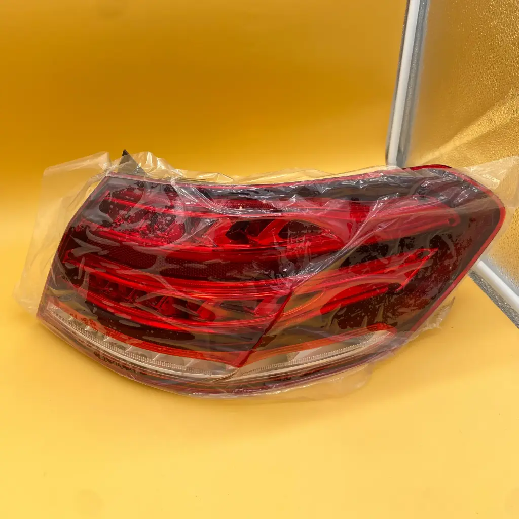 BENZ A2129060203 尾燈 右外